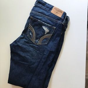 Hollister distressed dark wash jean size 0 24w